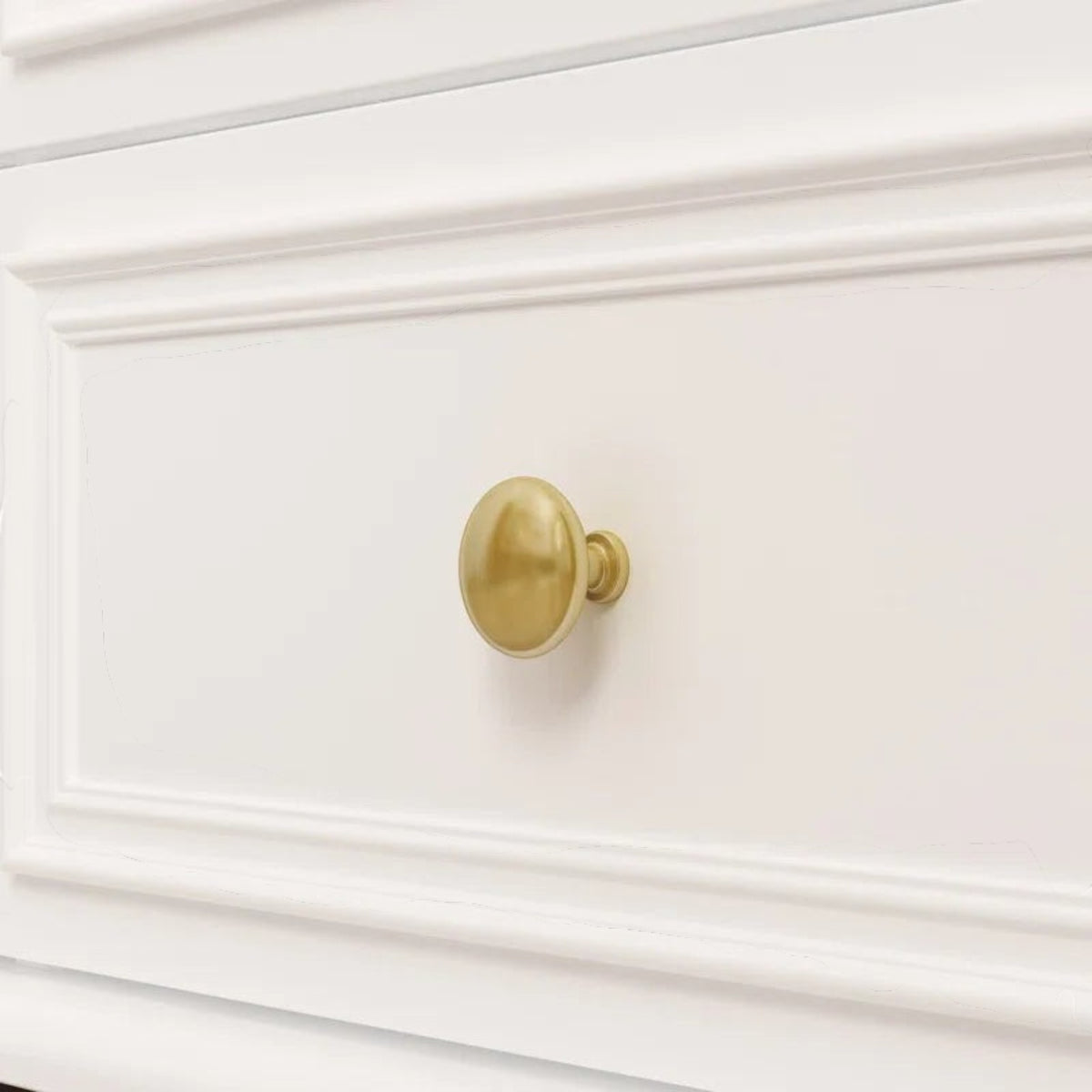 Homecrest Halstead twelve-drawer chest in white sheesham wood featuring a detailed brass knob on a drawer front
